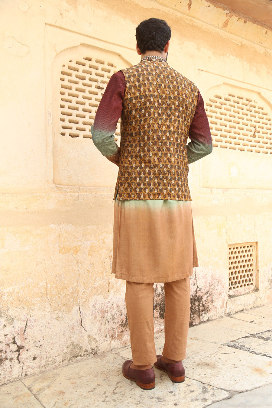 Ombre Kurta Matched With Printed Jacket And Off White Box Pants